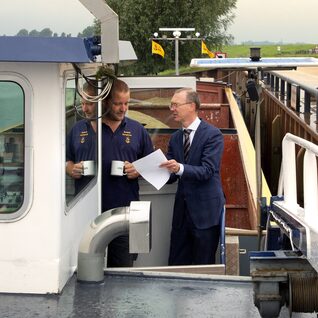 Cyriel adviseert op schip